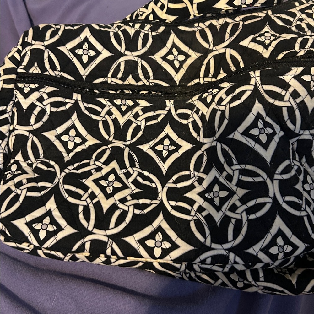 VERA BRADLEY “Concerto” quilted cotton Hobo. Black/white - Picture 5 of 9